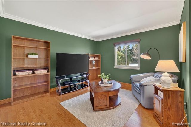 3920 Old Creek Road, Troy, MI 48084