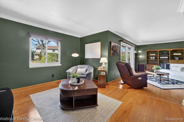 3920 Old Creek Road, Troy, MI 48084