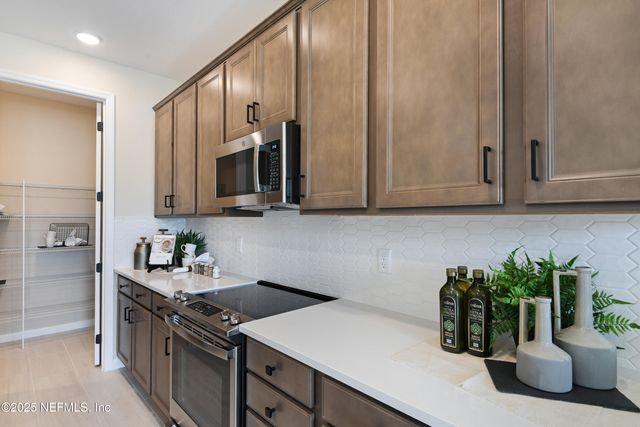 335 ALEXANDRITE Street, Deland, FL 32720