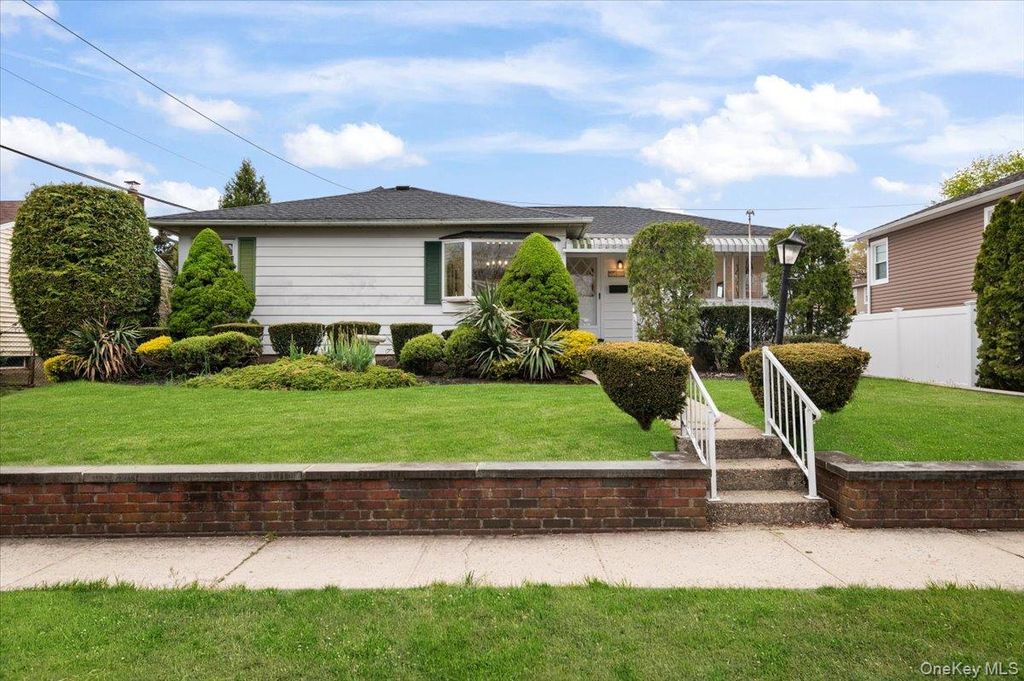 3704 Locust Avenue, Seaford, NY 11783