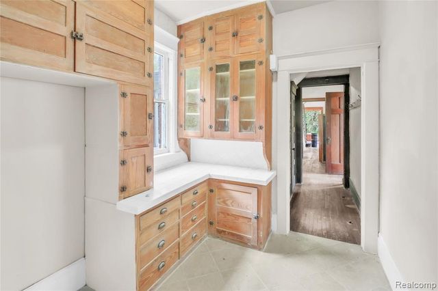 1029 E Holland Avenue, Saginaw, MI 48601