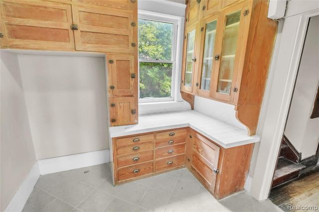 1029 E Holland Avenue, Saginaw, MI 48601