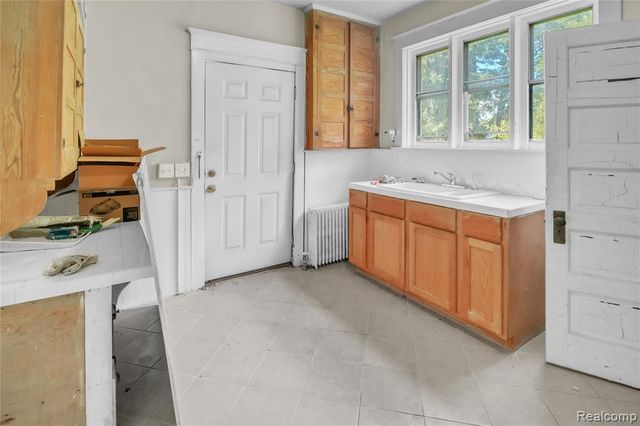 1029 E Holland Avenue, Saginaw, MI 48601