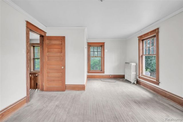 1029 E Holland Avenue, Saginaw, MI 48601