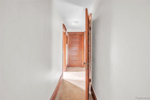 1029 E Holland Avenue, Saginaw, MI 48601