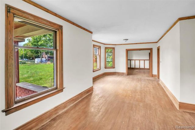 1029 E Holland Avenue, Saginaw, MI 48601