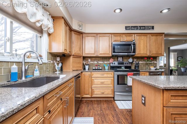 14256 Four Lakes Drive, Sterling Heights, MI 48313