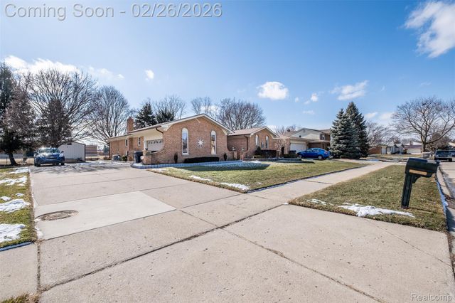 14256 Four Lakes Drive, Sterling Heights, MI 48313