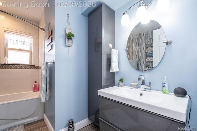 14256 Four Lakes Drive, Sterling Heights, MI 48313