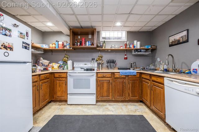 14256 Four Lakes Drive, Sterling Heights, MI 48313