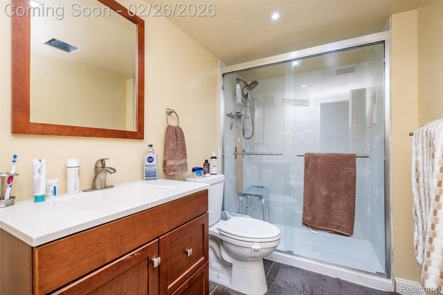 14256 Four Lakes Drive, Sterling Heights, MI 48313