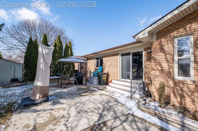 14256 Four Lakes Drive, Sterling Heights, MI 48313