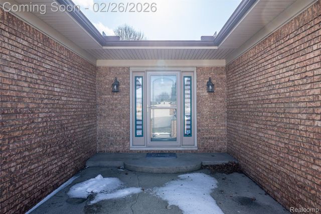 14256 Four Lakes Drive, Sterling Heights, MI 48313