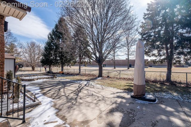 14256 Four Lakes Drive, Sterling Heights, MI 48313