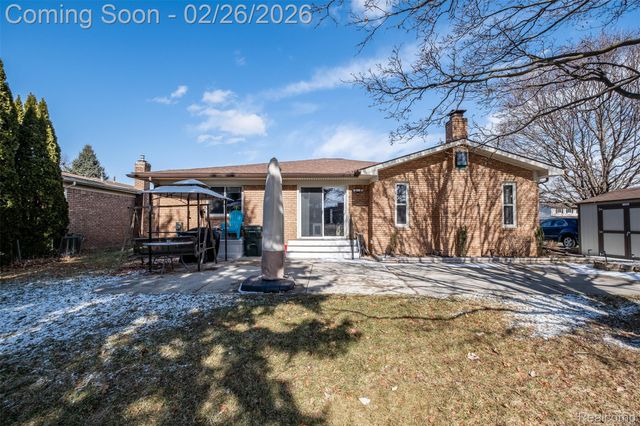 14256 Four Lakes Drive, Sterling Heights, MI 48313