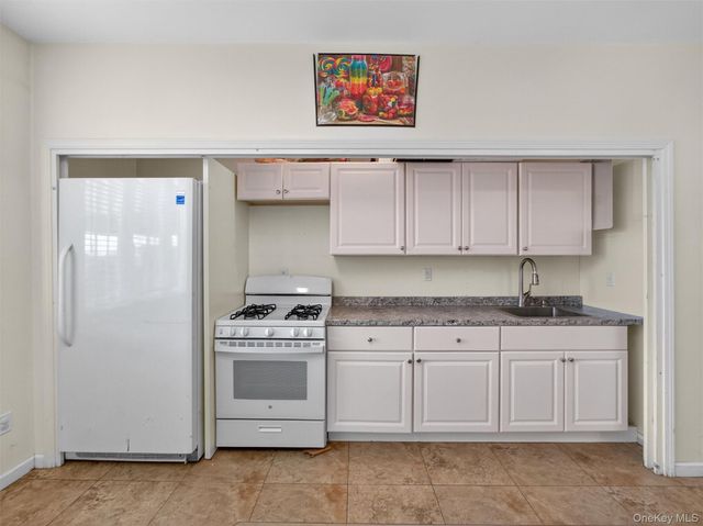 6 Rose Garden Way 203, Monsey, NY 10952