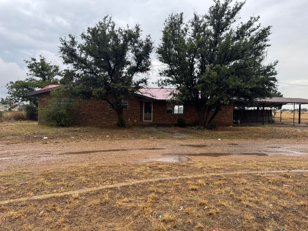2330 E Ellis Street, Levelland, TX 79336