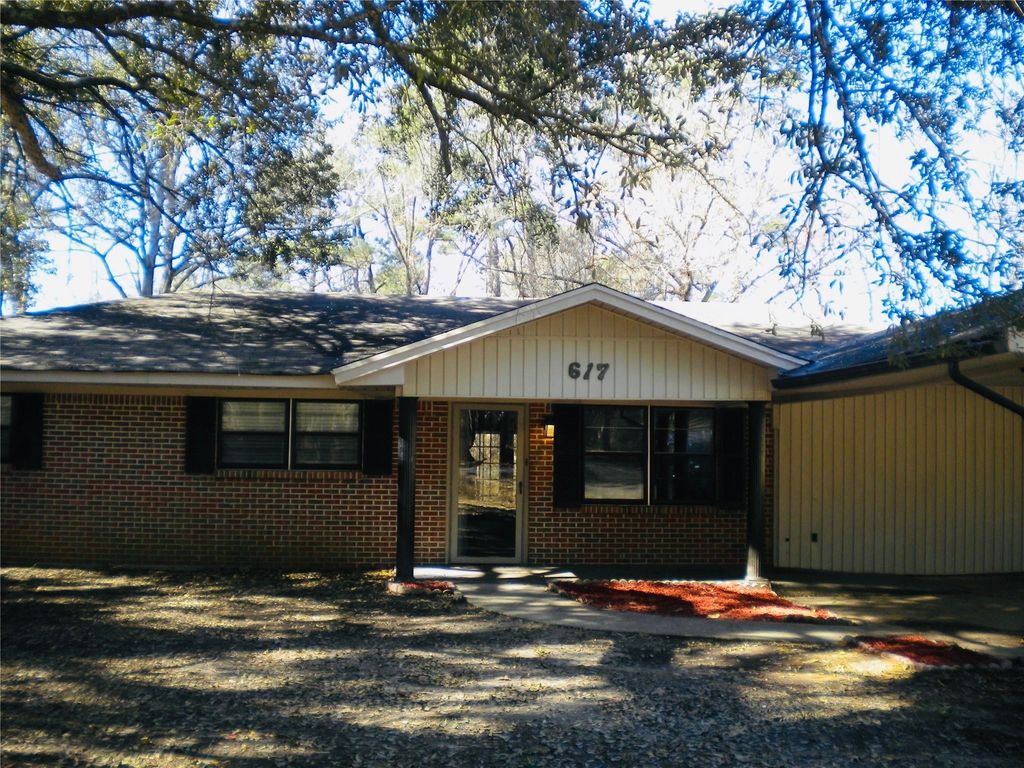 617 Laura Street, Mansfield, LA 71052