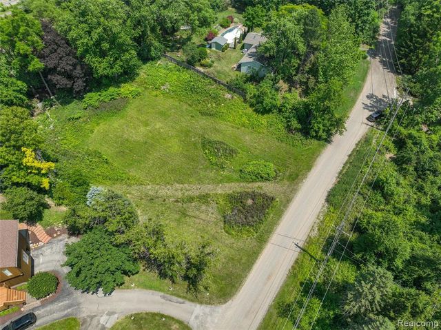 3104 Spring Street, West Bloomfield, MI 48322