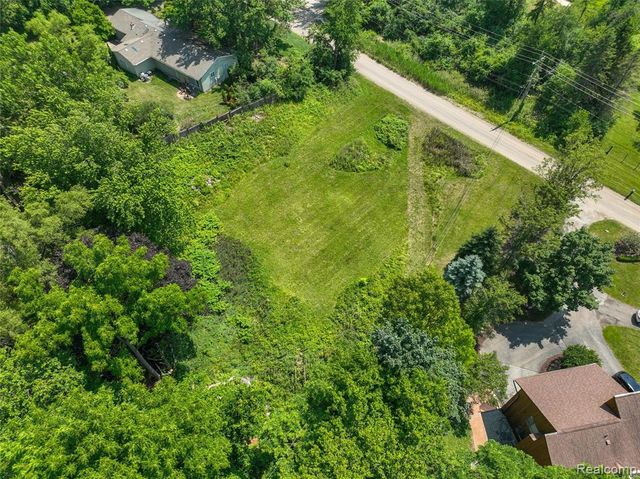 3104 Spring Street, West Bloomfield, MI 48322