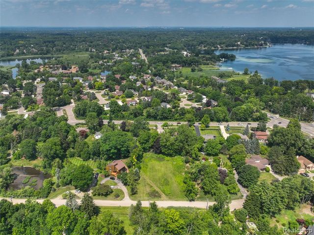 3104 Spring Street, West Bloomfield, MI 48322