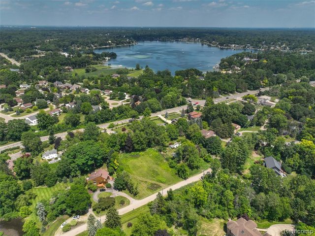 3104 Spring Street, West Bloomfield, MI 48322