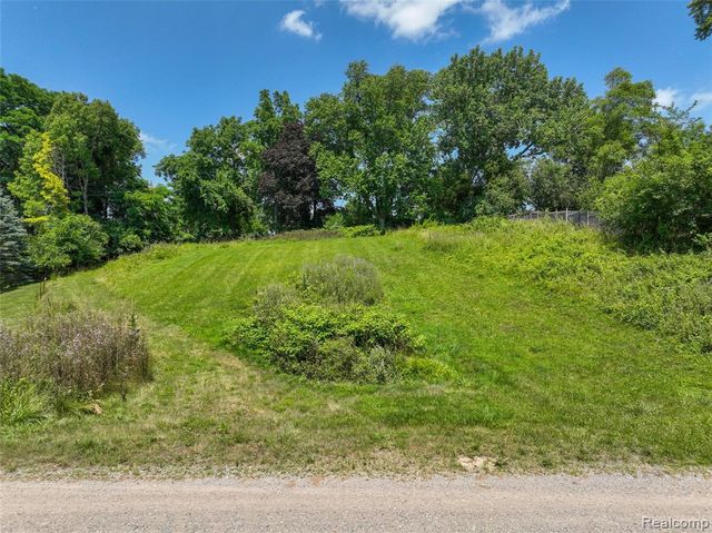 3104 Spring Street, West Bloomfield, MI 48322