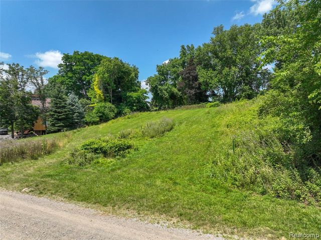 3104 Spring Street, West Bloomfield, MI 48322