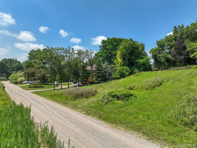 3104 Spring Street, West Bloomfield, MI 48322