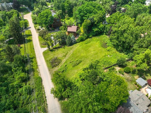 3104 Spring Street, West Bloomfield, MI 48322