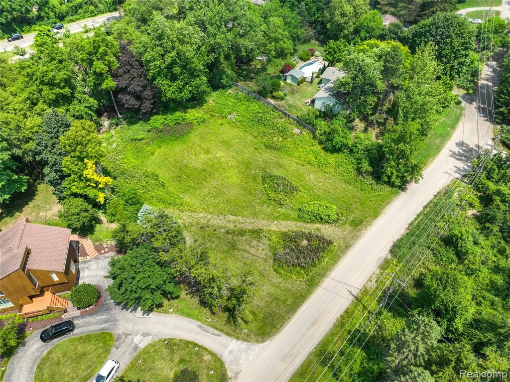 3104 Spring Street, West Bloomfield, MI 48322