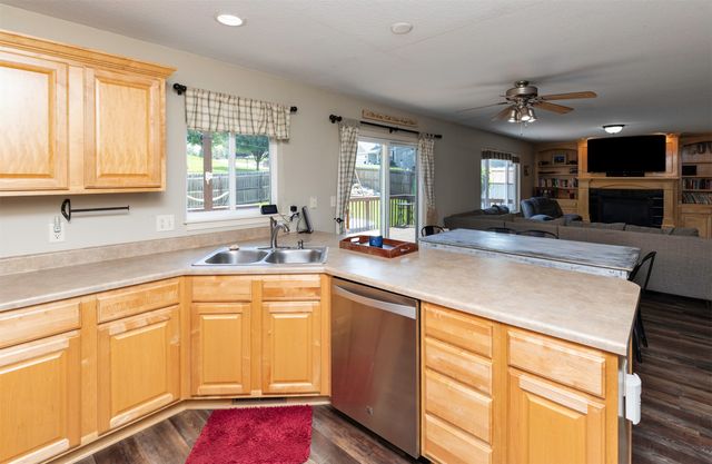 1695 Pease Drive, Pleasant Hill, IA 50327