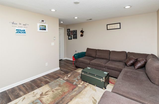 1695 Pease Drive, Pleasant Hill, IA 50327