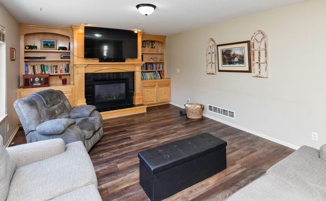 1695 Pease Drive, Pleasant Hill, IA 50327