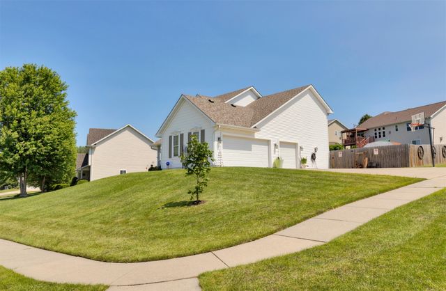 1695 Pease Drive, Pleasant Hill, IA 50327