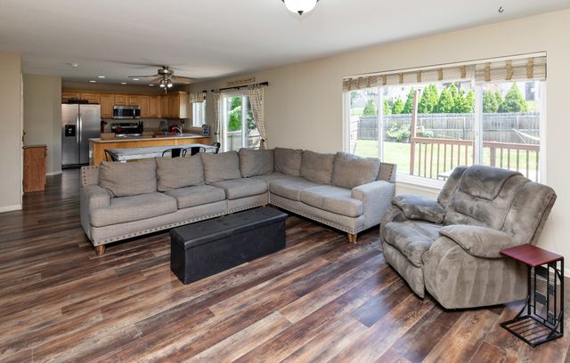 1695 Pease Drive, Pleasant Hill, IA 50327