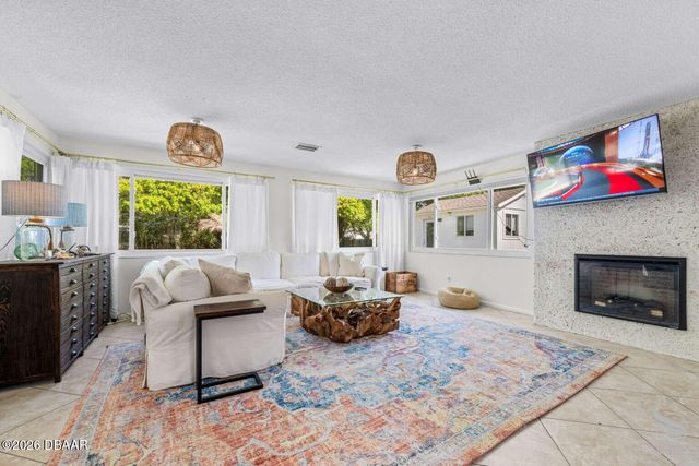 812 E 13th Avenue, New Smyrna Beach, FL 32169