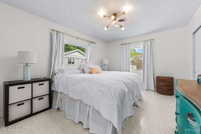 812 E 13th Avenue, New Smyrna Beach, FL 32169