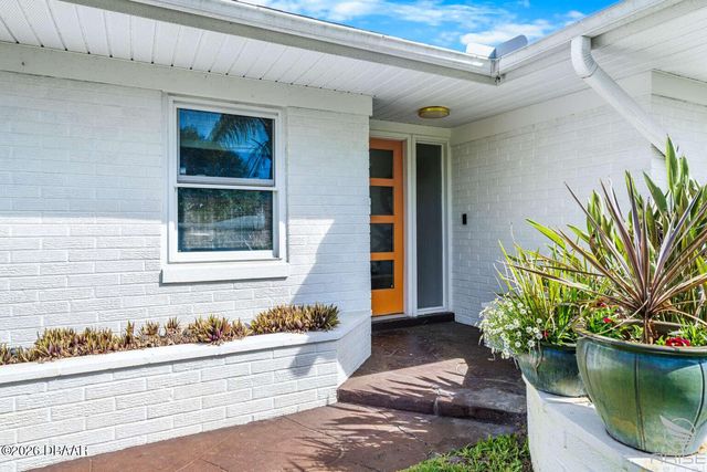 812 E 13th Avenue, New Smyrna Beach, FL 32169