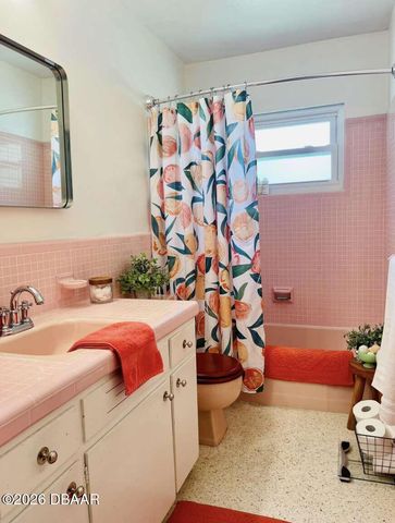 812 E 13th Avenue, New Smyrna Beach, FL 32169