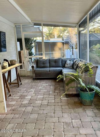 812 E 13th Avenue, New Smyrna Beach, FL 32169