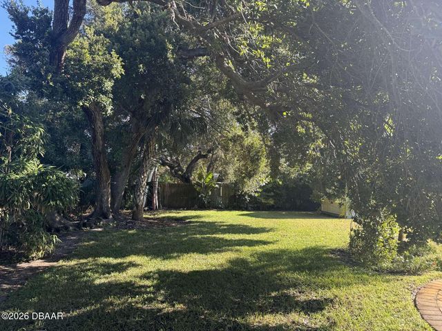 812 E 13th Avenue, New Smyrna Beach, FL 32169