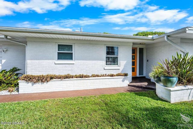 812 E 13th Avenue, New Smyrna Beach, FL 32169