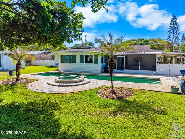 812 E 13th Avenue, New Smyrna Beach, FL 32169