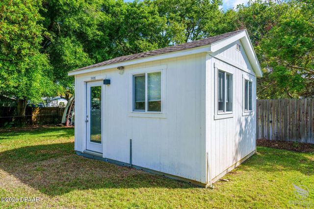 812 E 13th Avenue, New Smyrna Beach, FL 32169
