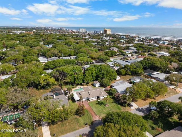 812 E 13th Avenue, New Smyrna Beach, FL 32169