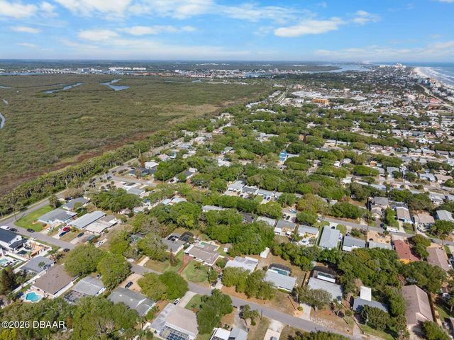 812 E 13th Avenue, New Smyrna Beach, FL 32169