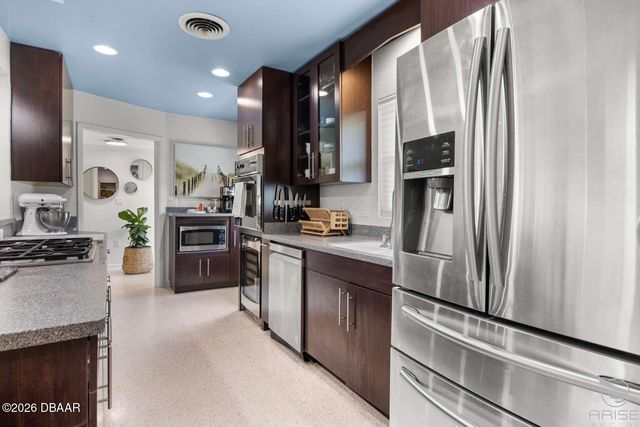 812 E 13th Avenue, New Smyrna Beach, FL 32169