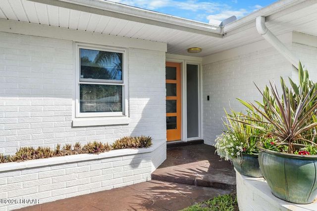 812 E 13th Avenue, New Smyrna Beach, FL 32169