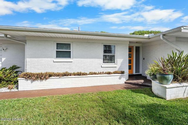 812 E 13th Avenue, New Smyrna Beach, FL 32169